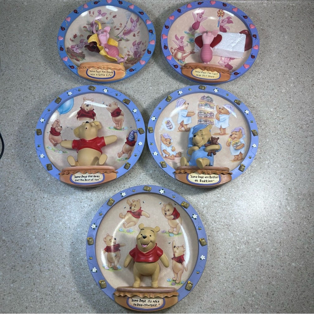 READ Bradford Exchange Winnie the Pooh 100 Acre Days 3D Plates Lot of 5